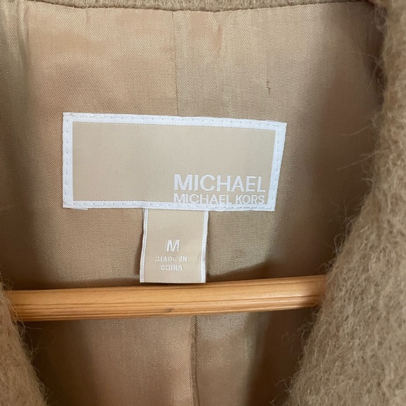 Michael Kors lightweight coat size medium. Camel color - Picture 2 of 4